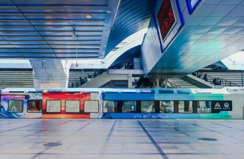 京津冀首列全景旅行列车：bevictor伟德官网显示手艺赋能“文旅列车”新场景